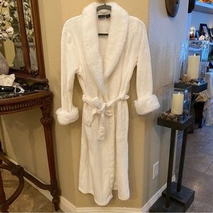RACHEL ZOE White Faux Fur Collar Cuffs Soft Plush Robe Size Small